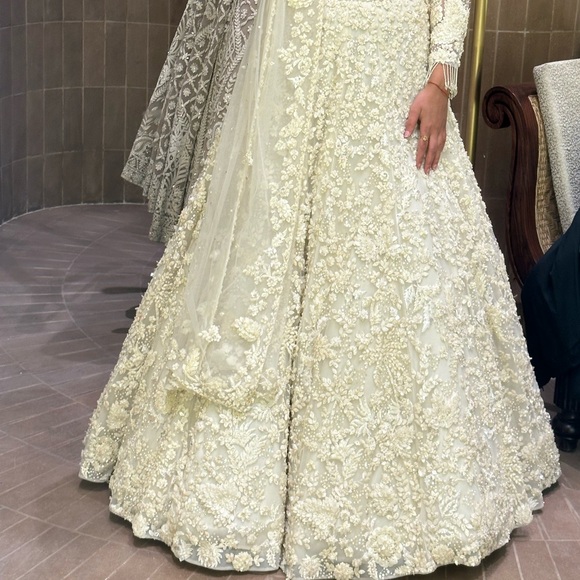 Seema Gujral lehenga - Picture 3 of 6